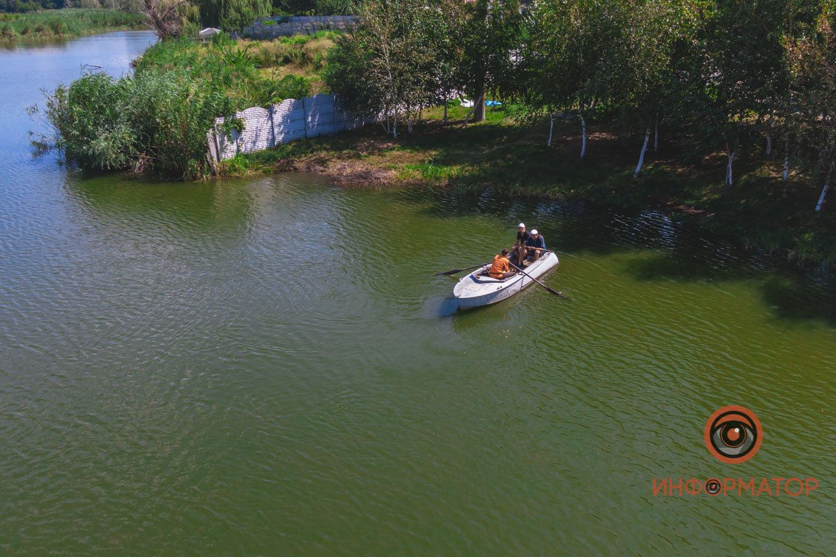Сейчас на месте работает лодочник Сейчас на месте работает лодочник