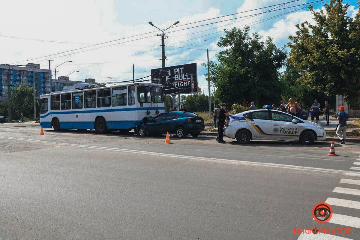 На проспекте Мира пьяный водитель Daewoo влетел в троллейбус