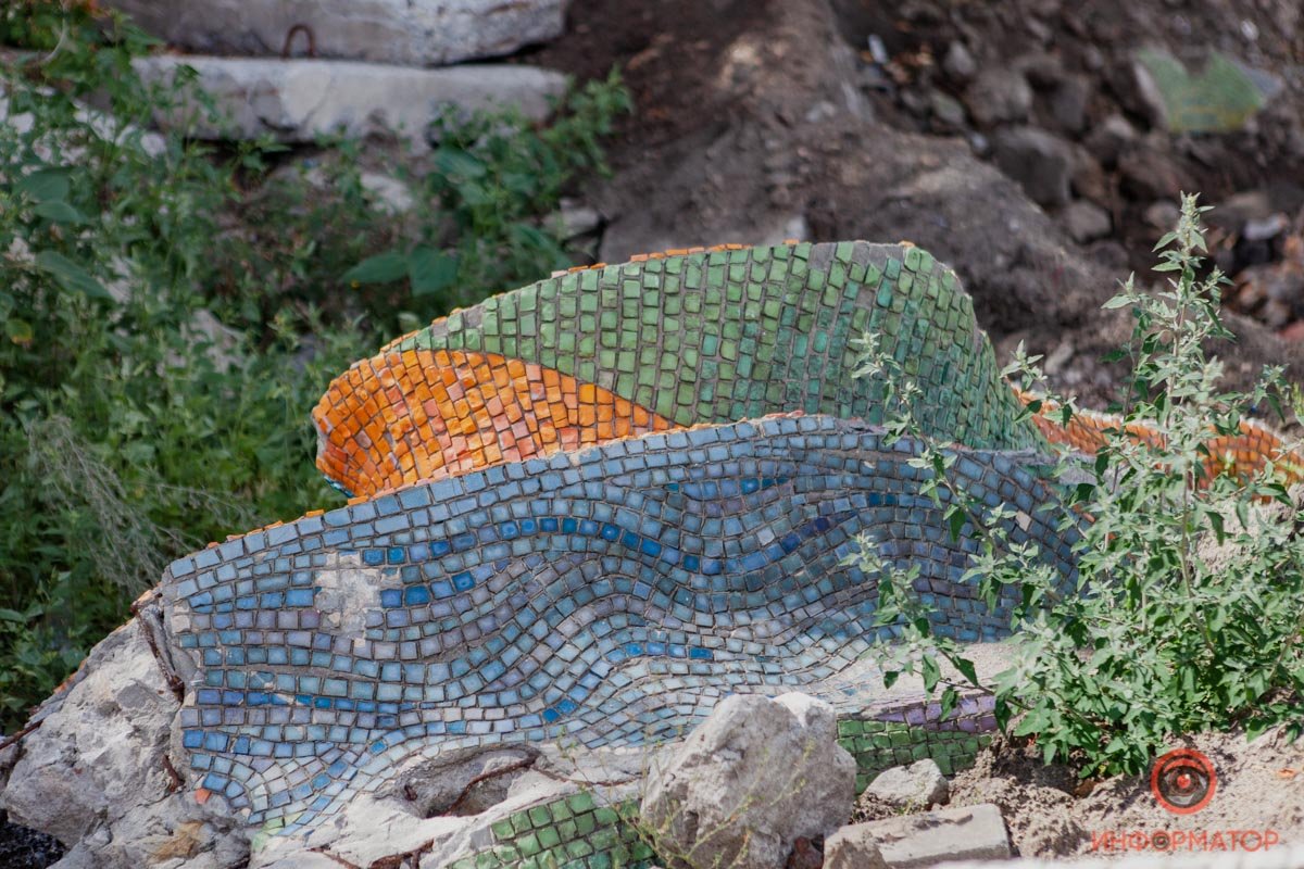 Остатки монумента