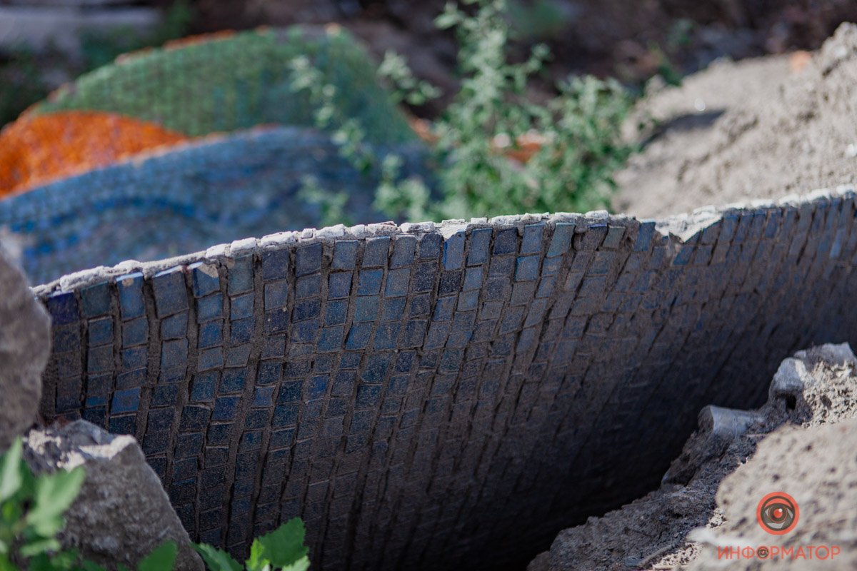 По словам архитектора Дмитрия Волика, арт-объект выполнен в сложной технике