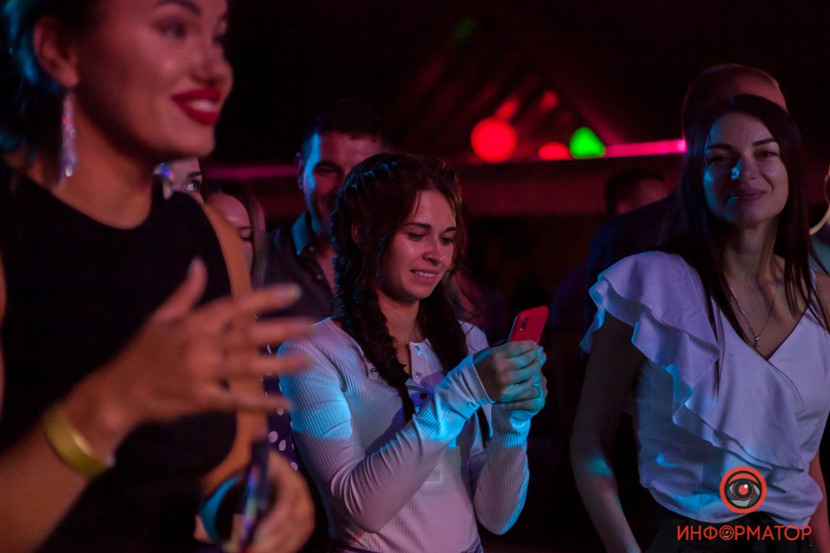 Записывали видео на память, но больше танцевали и пели