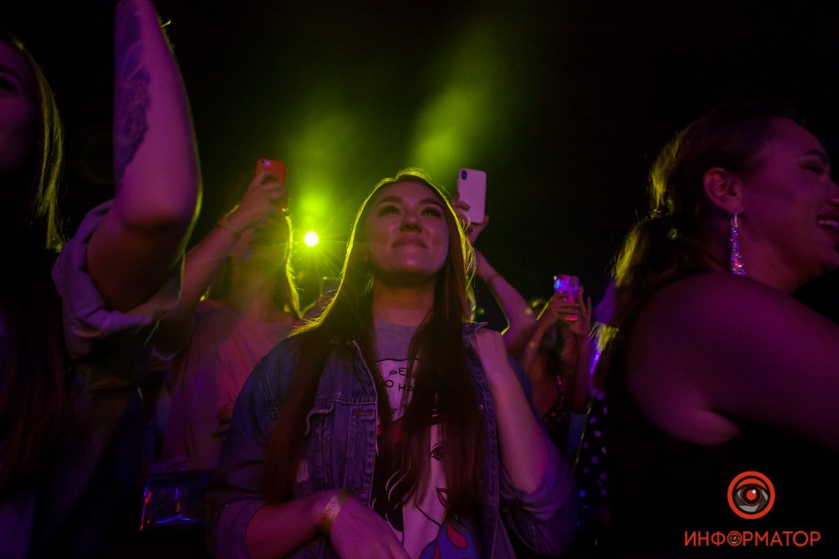 Вечер начался с хитов