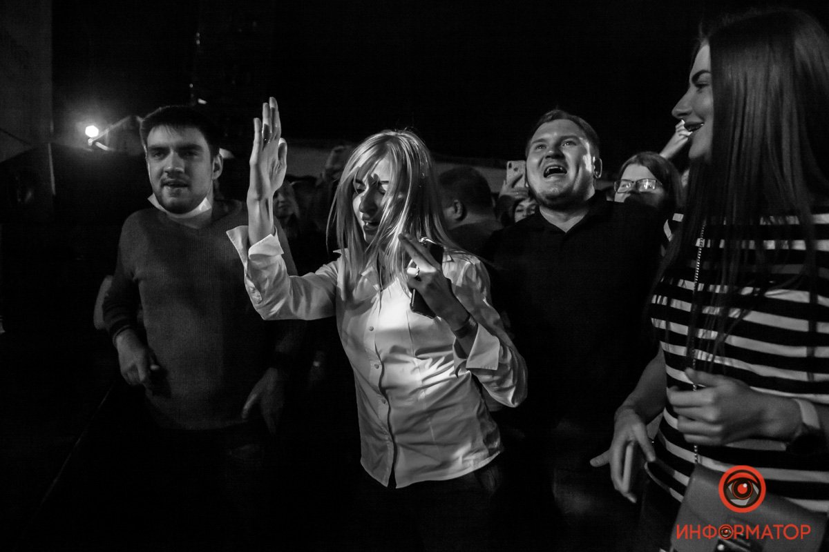 В основном приходили с компаниями друзей