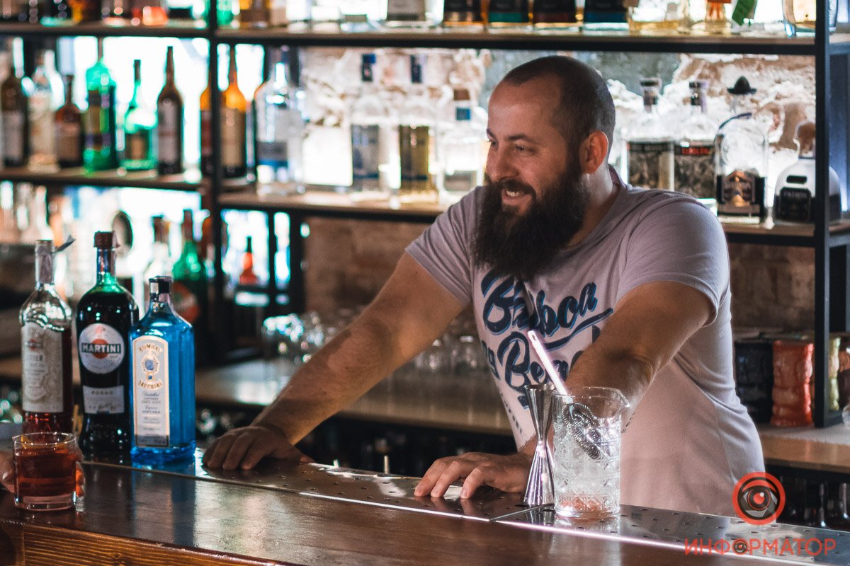 О барной культуре Днепра, недоливе и профдеформации: интервью с бар-менеджером Евгением Якутиным 1