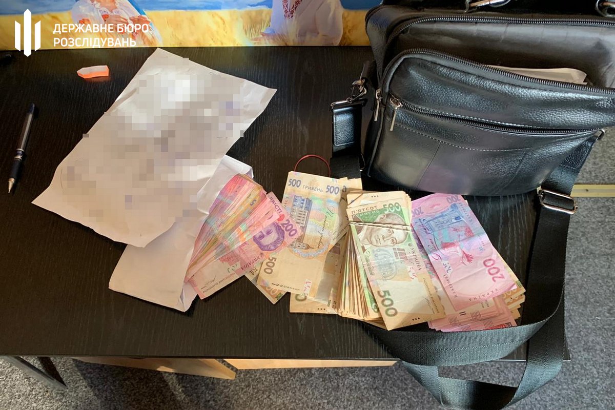 Размер взятки - 20 тысяч гривен Размер взятки - 20 тысяч гривен