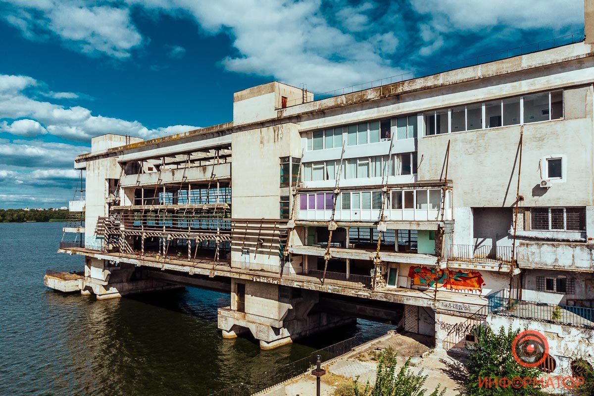 Во всем нужно искать плюсы: в городе появилось место для стрит-арта Во всем нужно искать плюсы: в городе появилось место для стрит-арта