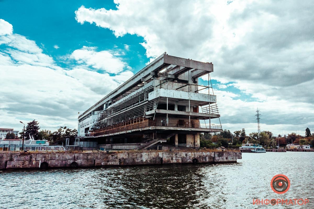 Брошенное здание Брошенное здание