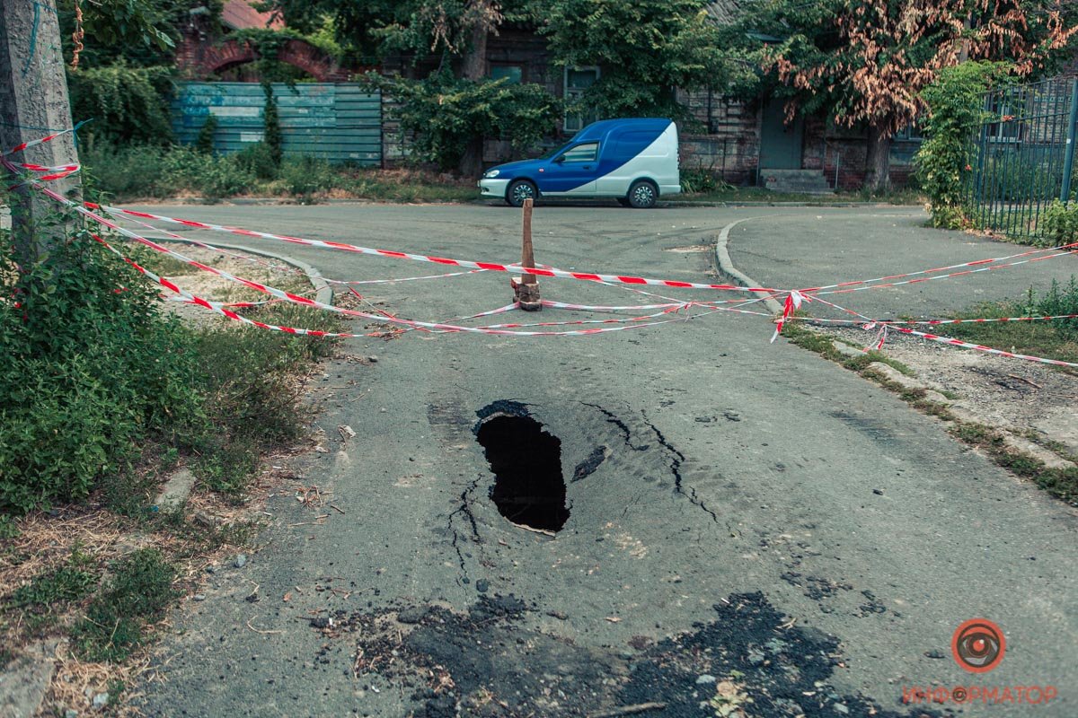 ероятно, «пазуха» образовалась из-за протечек коллектора Вероятно, «пазуха» образовалась из-за протечек коллектора