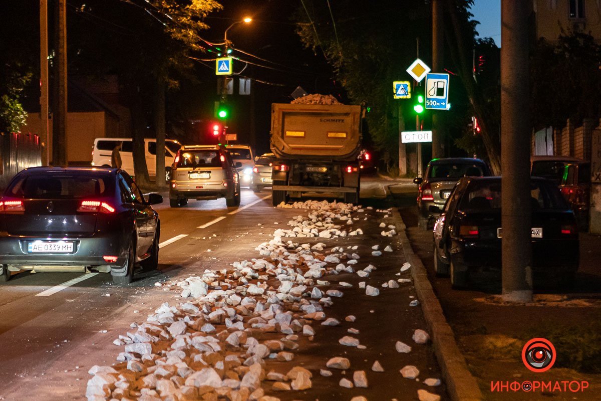 Перед перекрестком с улицей Надежды Алексеенко Перед перекрестком с улицей Надежды Алексеенко