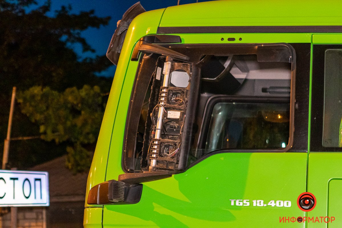 Сбитое зеркало заднего вида Сбитое зеркало заднего вида