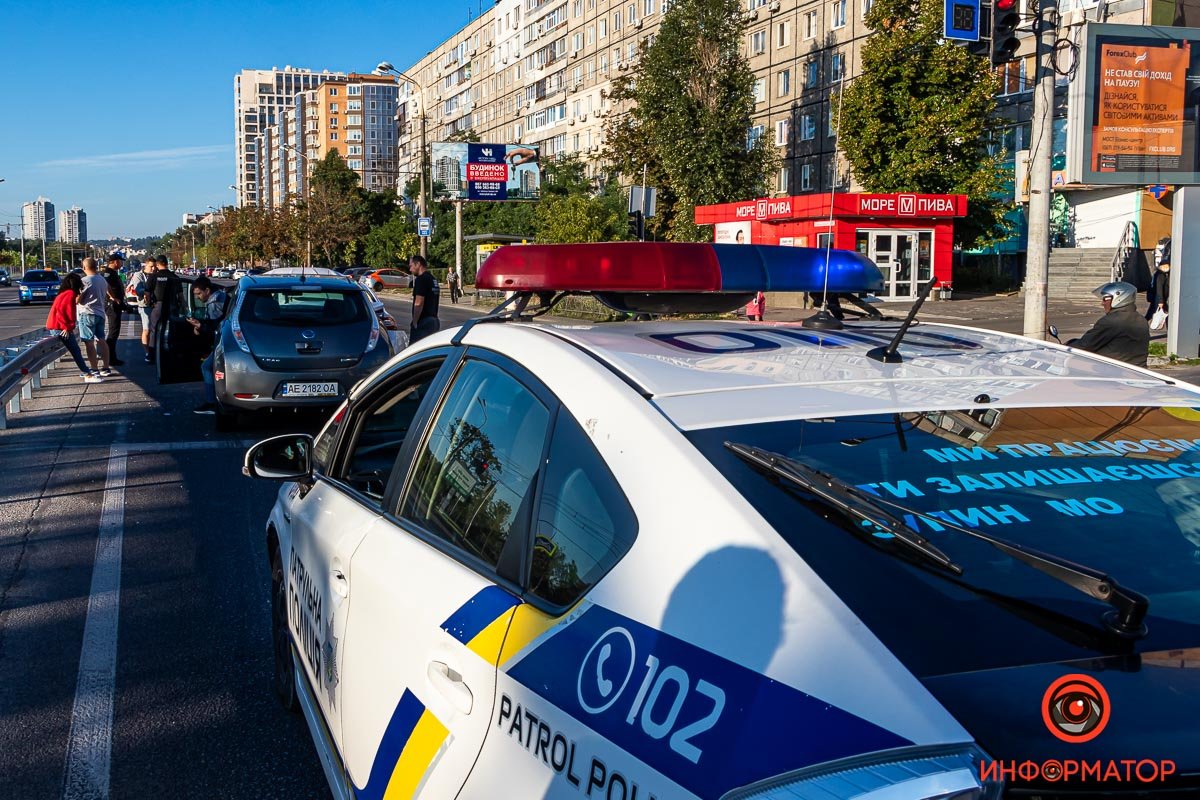 Заблокирована крайняя левая полоса Набережной Победы Заблокирована крайняя левая полоса Набережной Победы