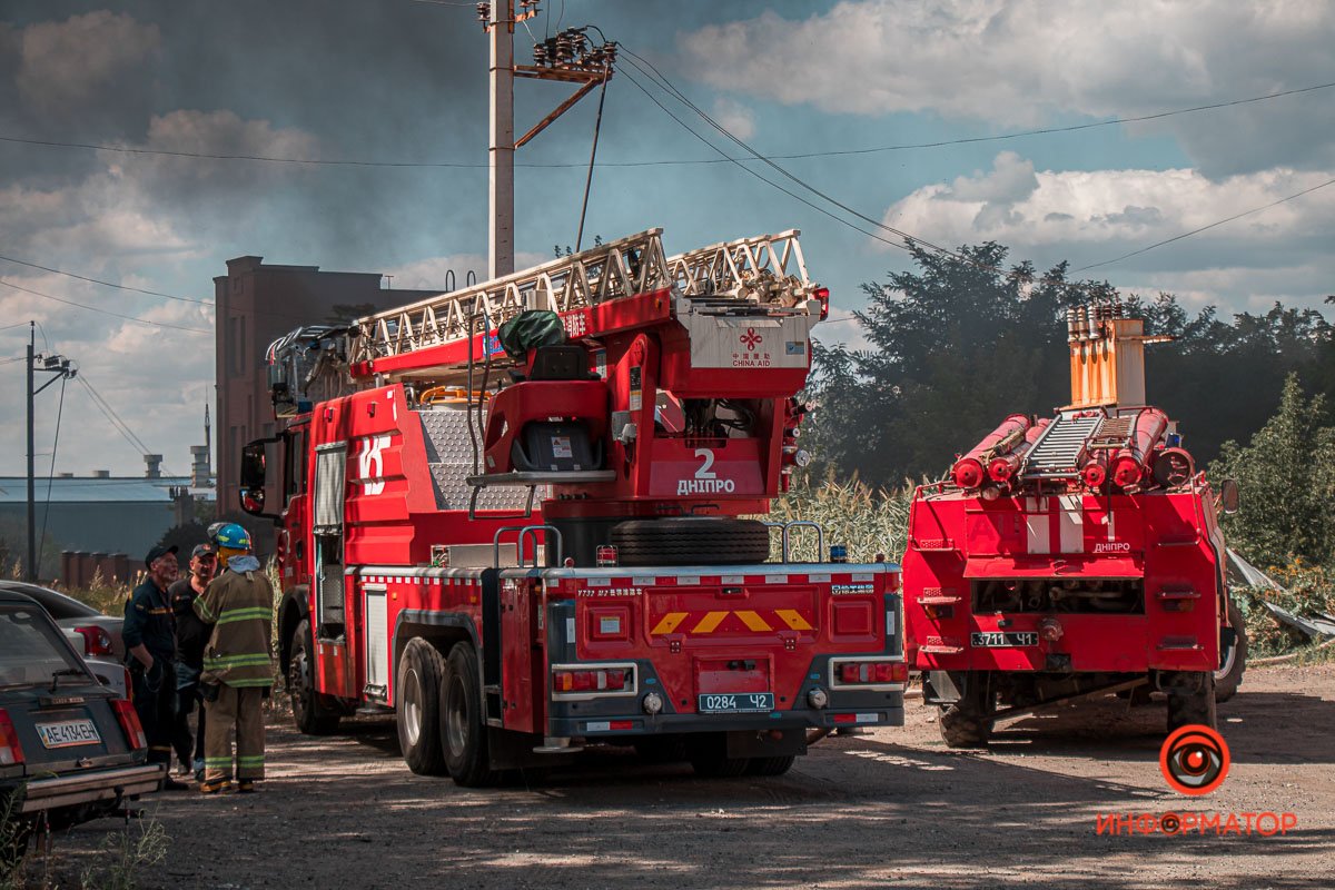 Горели склады с машинным маслом и аккумуляторами