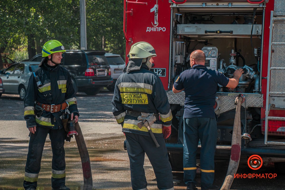 На месте работали спасатели нескольких пожарных частей