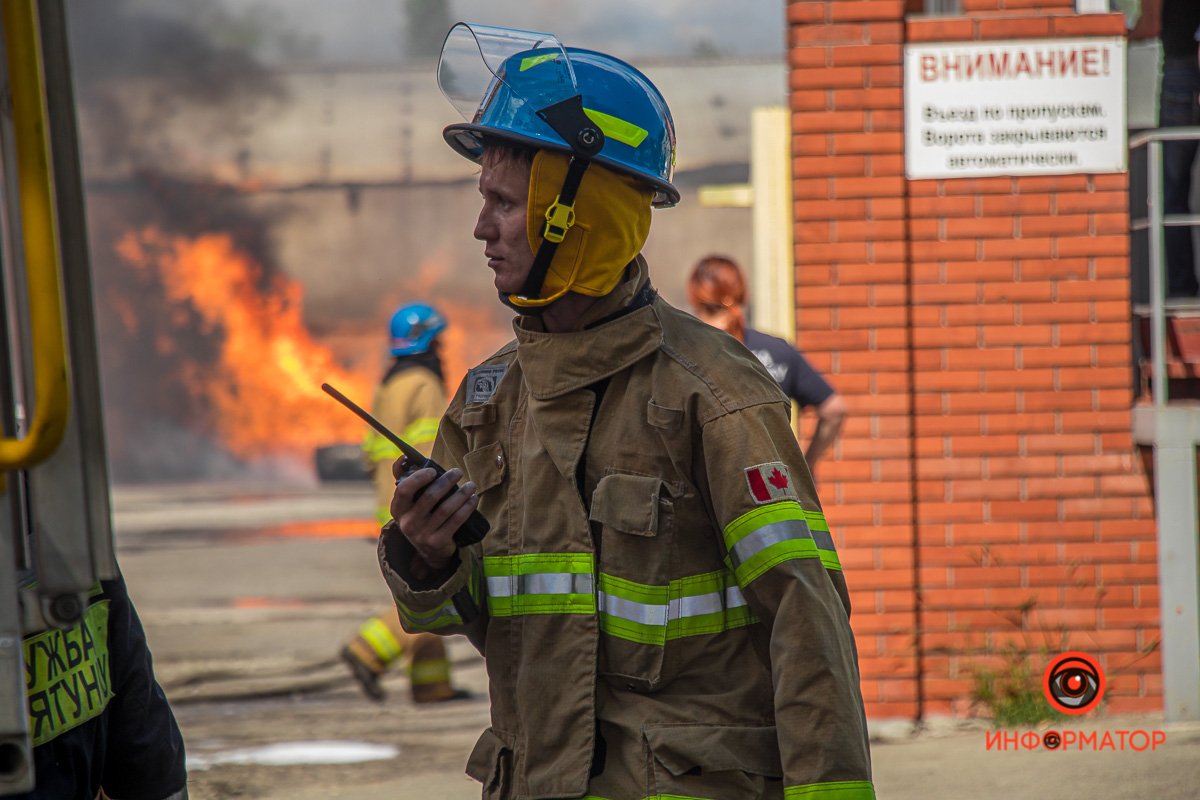 Если вы живете рядом, проведите дома влажную уборку