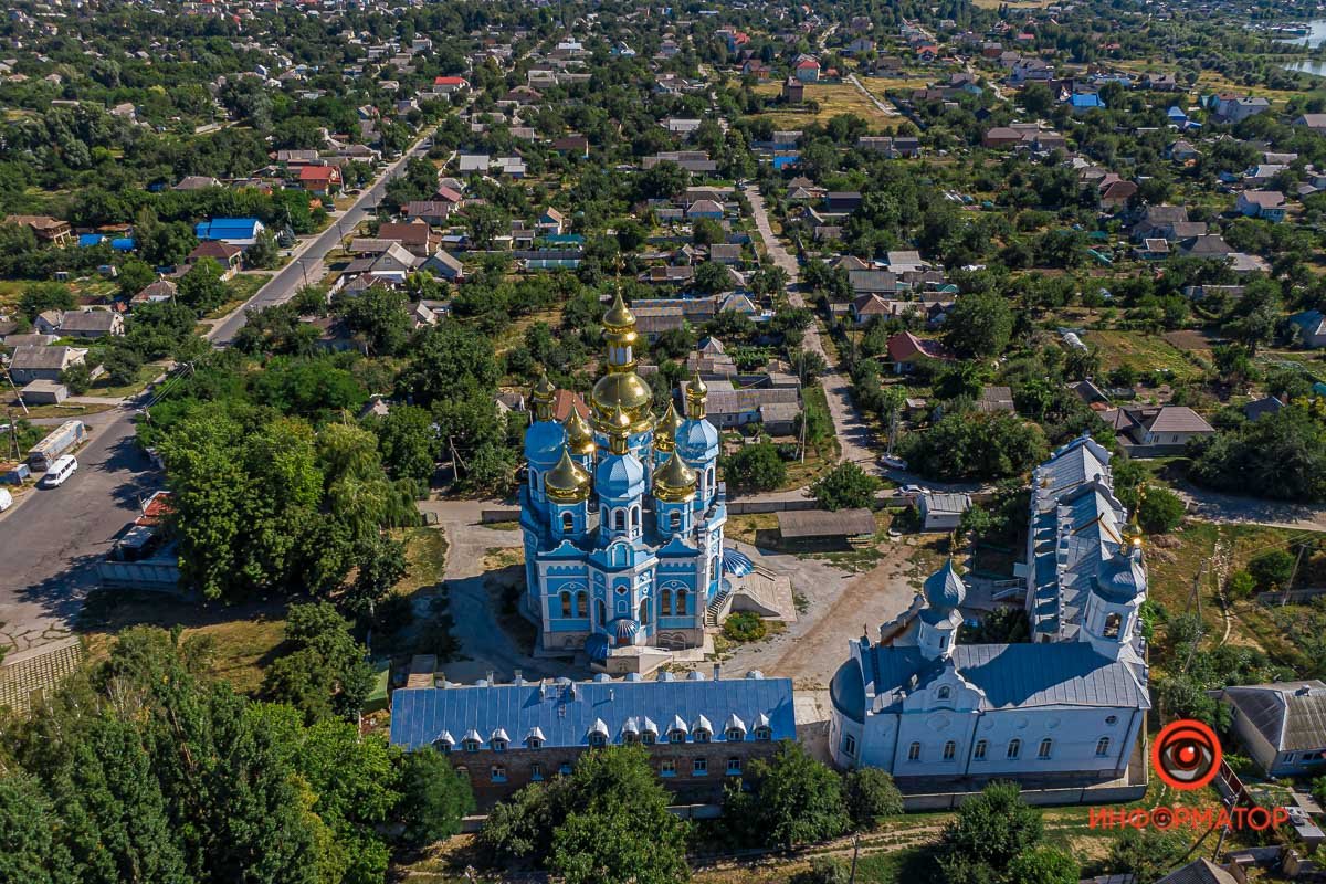 Строительство летнего храма началось в октябре 2005 года Строительство летнего храма началось в октябре 2005 года