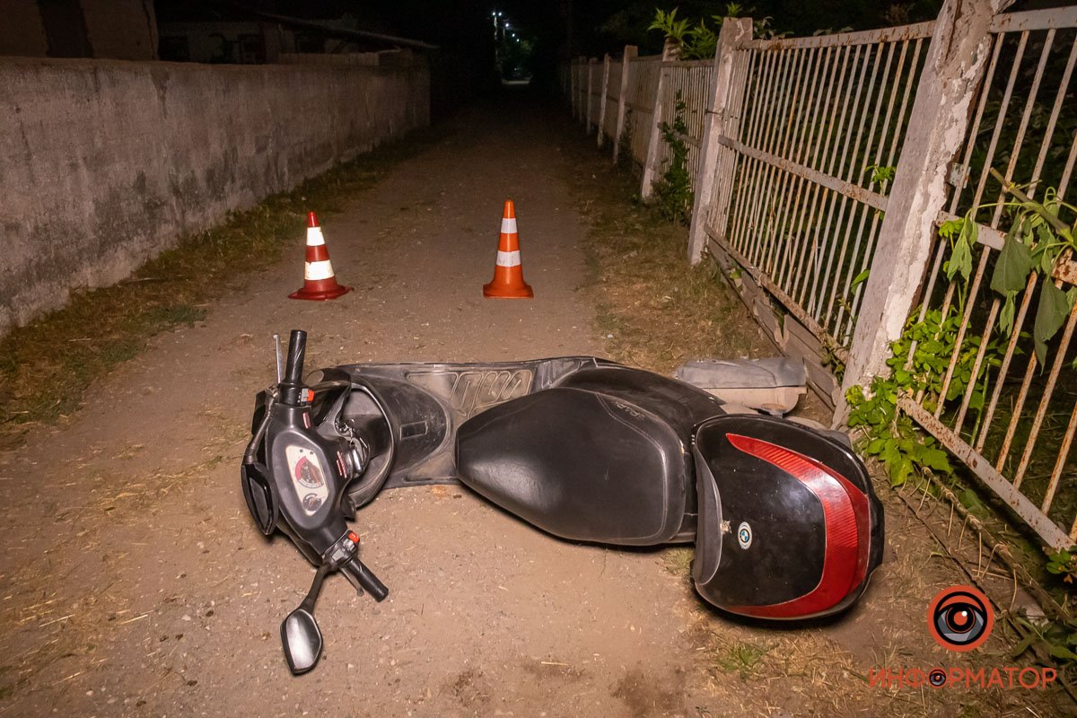 Мотороллер сбил инспектора полиции