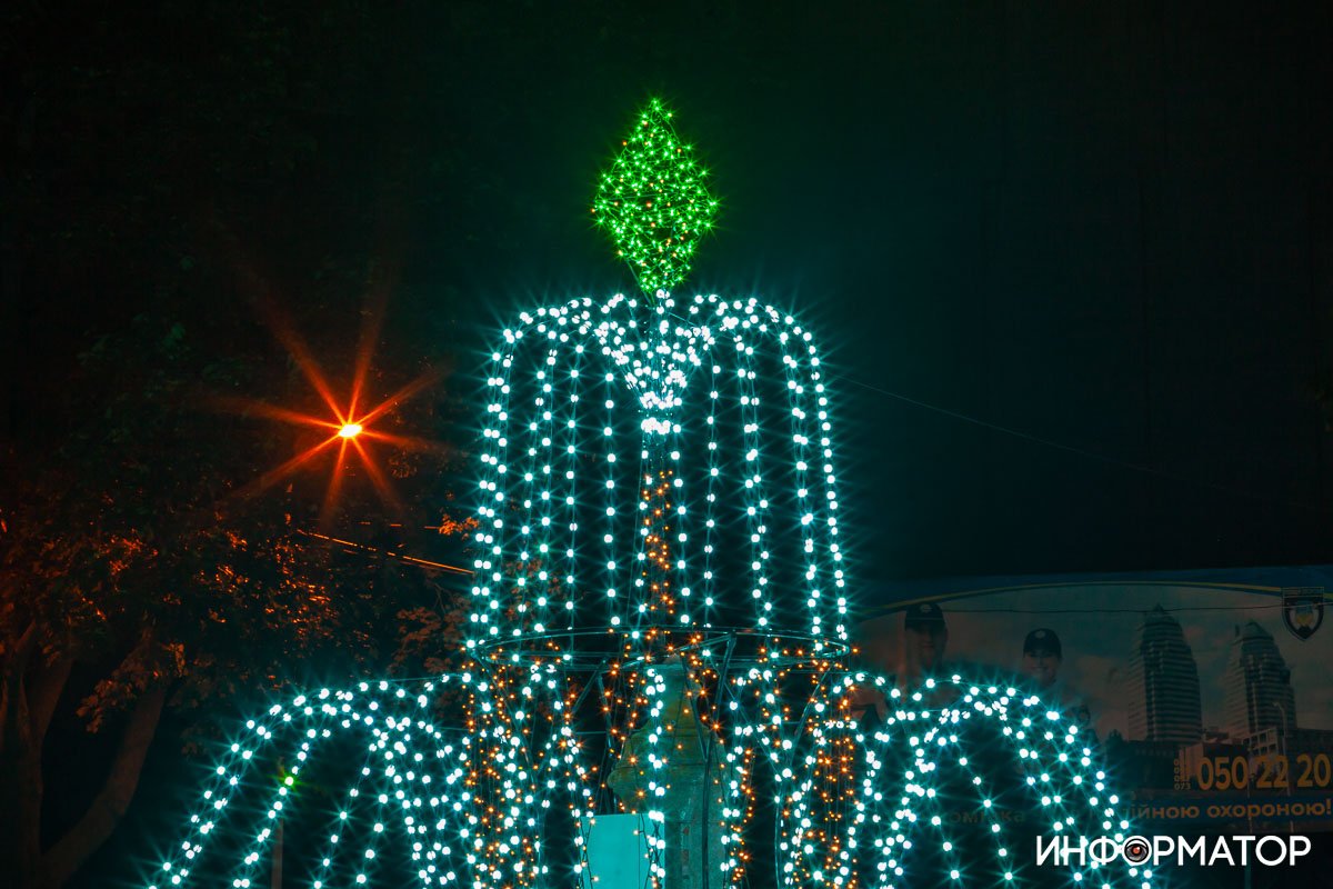 Напоминает елку Напоминает елку