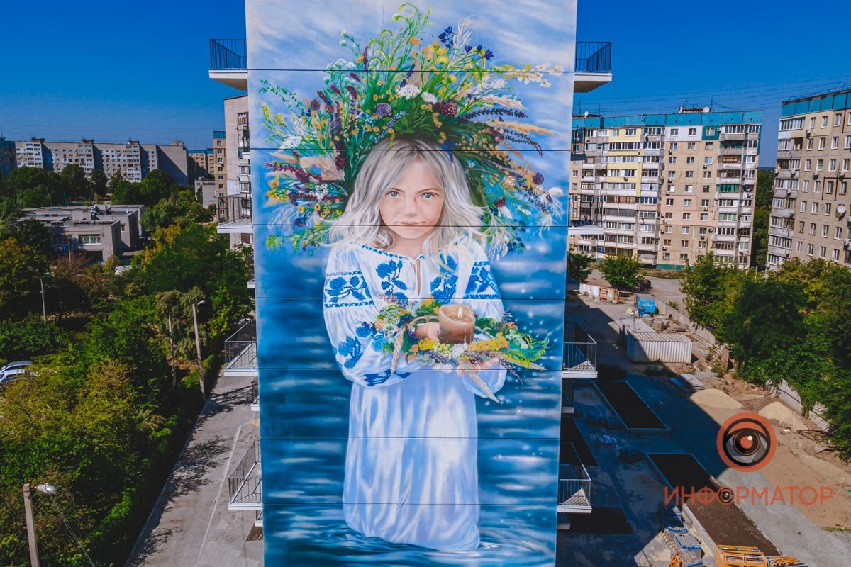 За тем, как «рождается» рисунок, местные жители следили с первого дня