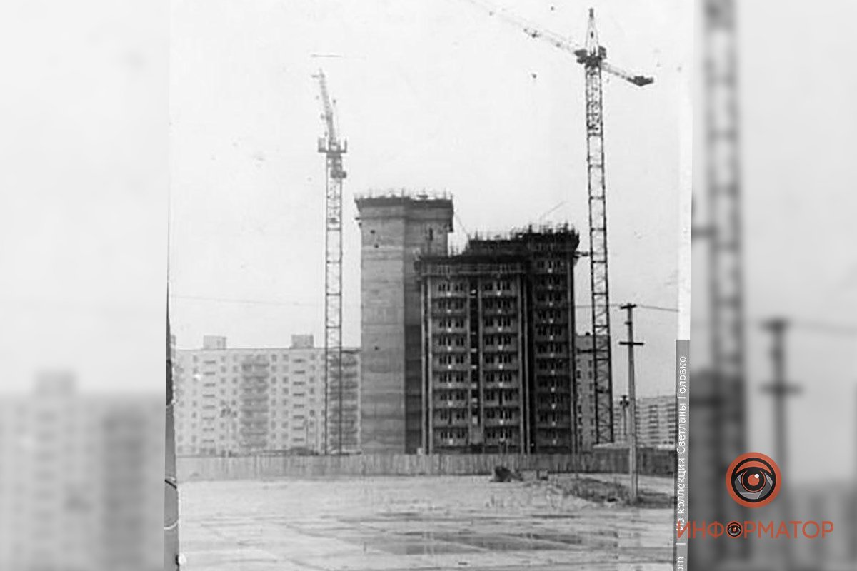 Первые сваи будущих небоскребов забили в 1975 году Первые сваи будущих небоскребов забили в 1975 году