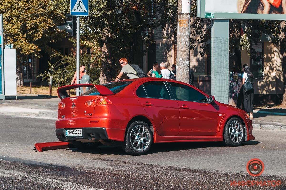 Столкнулись Mitsubishi и Volkswagen Столкнулись Mitsubishi и Volkswagen
