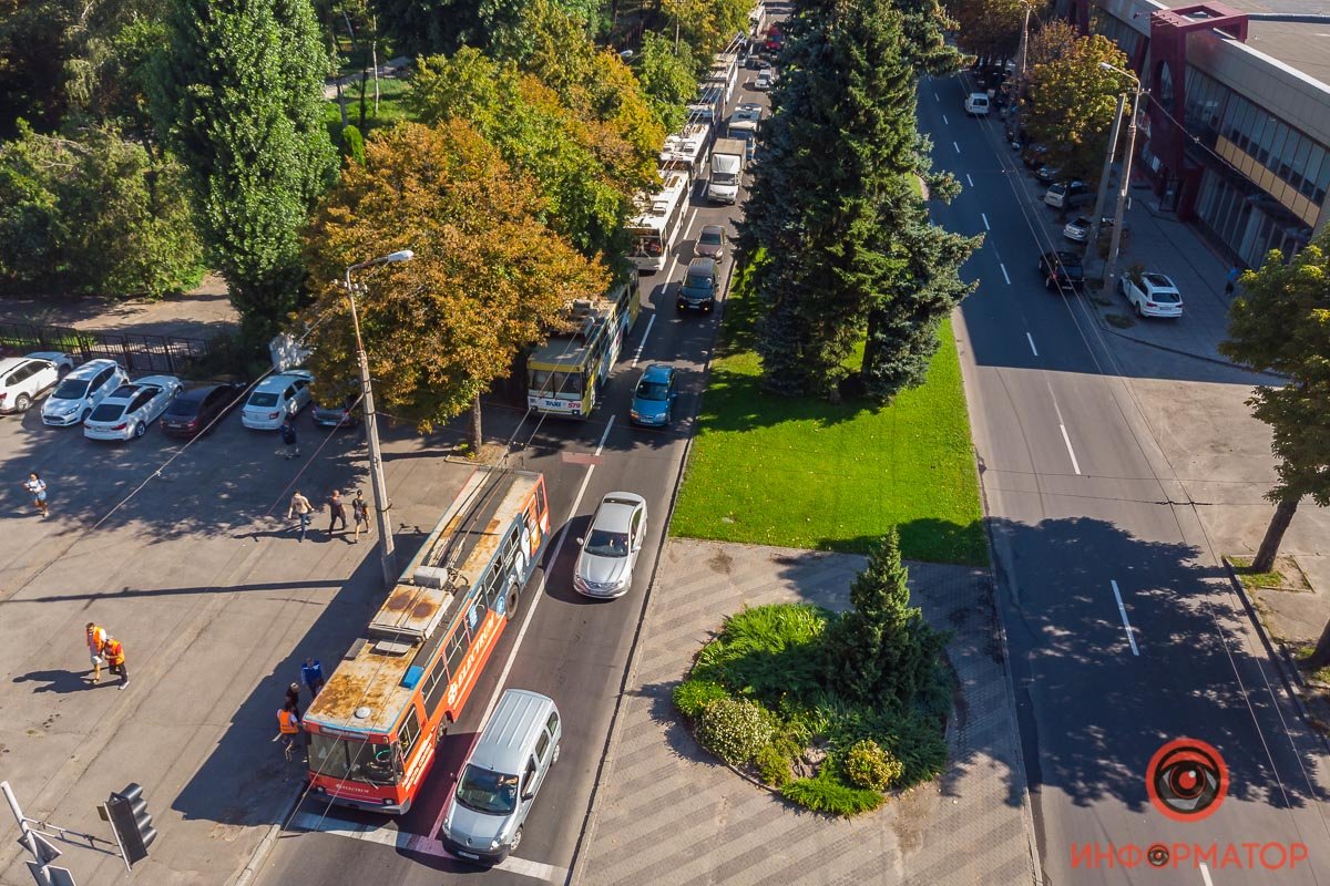 Движение троллейбусов заблокировано Движение троллейбусов заблокировано