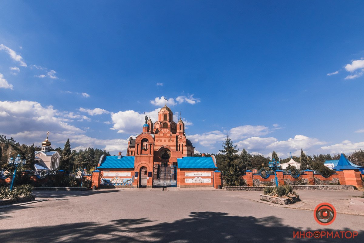 Храм в честь иконы Божьей Матери "Иверская" находится на Северном жилмассиве Храм в честь иконы Божьей Матери "Иверская" находится на Северном жилмассиве