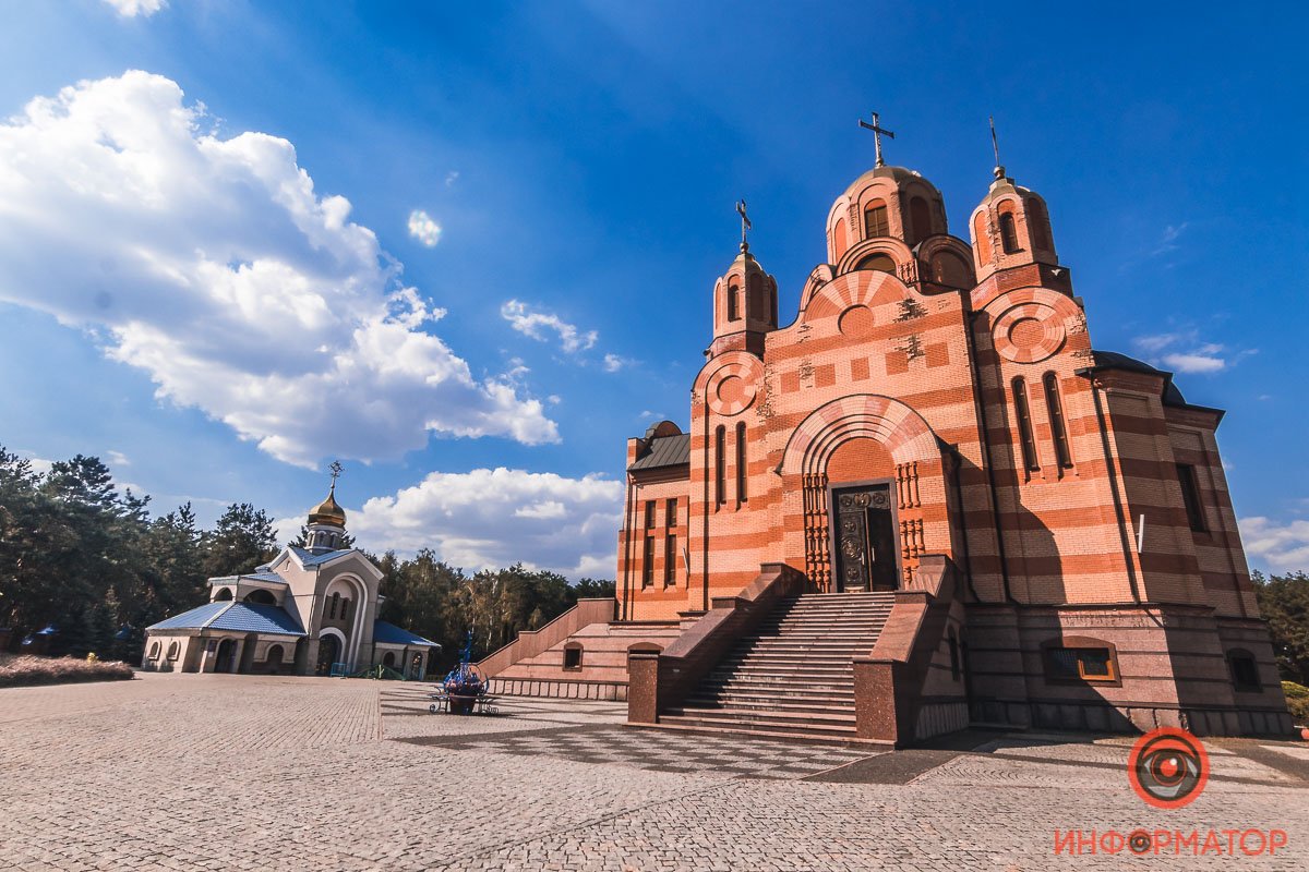 Построен в 1998 году Построен в 1998 году