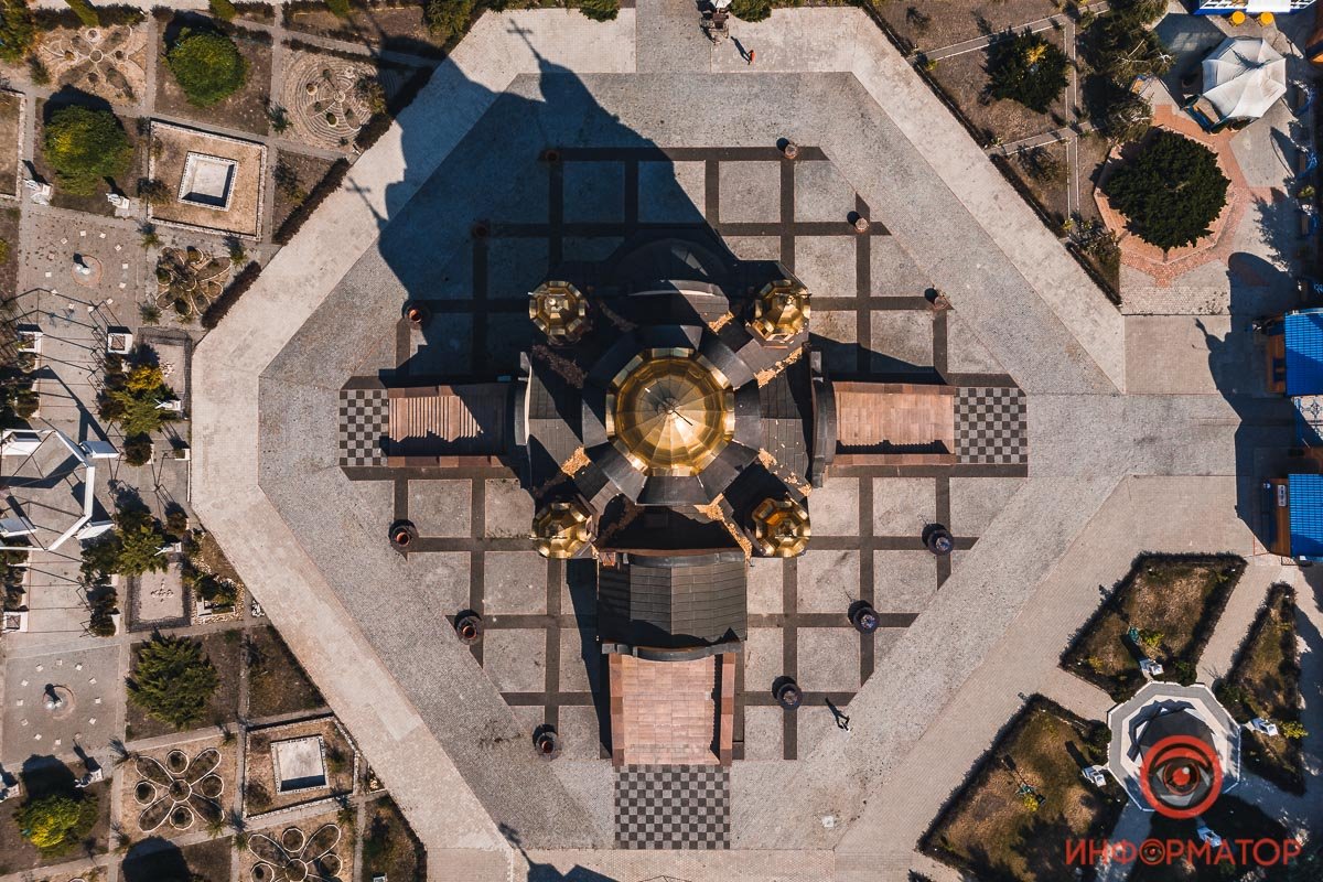 Так храм выглядит сверху Так храм выглядит сверху