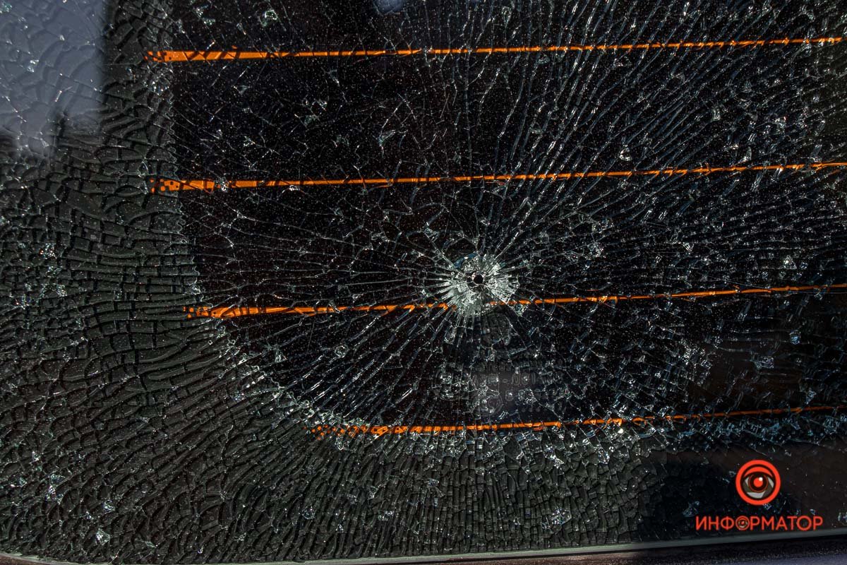 Сквозное отверстие от пули Сквозное отверстие от пули