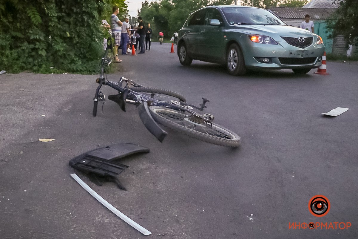 В Днепре на Гуртовой Mazda сбила девушку на велосипеде 3