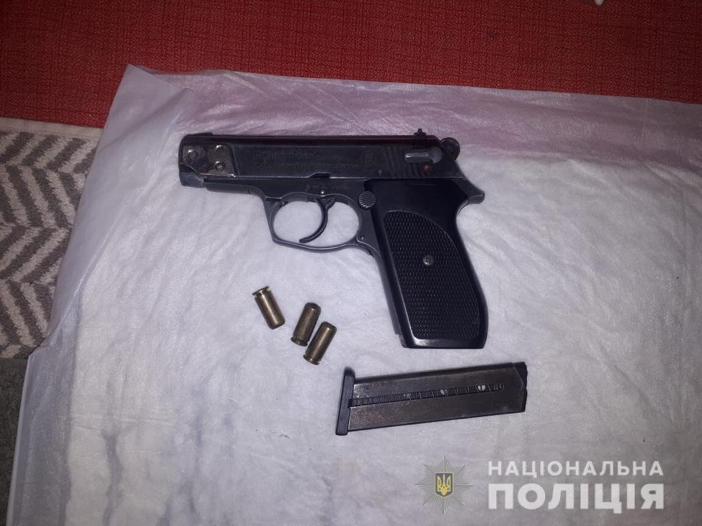 В Днепре мужчина поссорился с двумя знакомыми и получил пулю в ногу 2