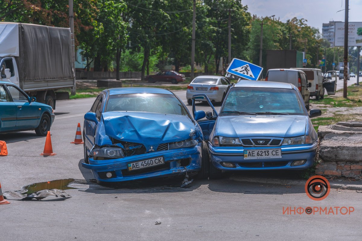 Столкнулись Mitsubishi и Nexia Столкнулись Mitsubishi и Nexia