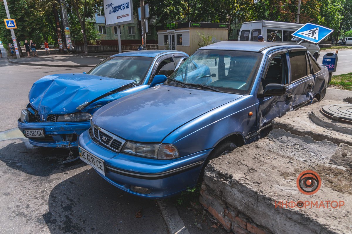 Mitsubishi ехал по главной Mitsubishi ехал по главной