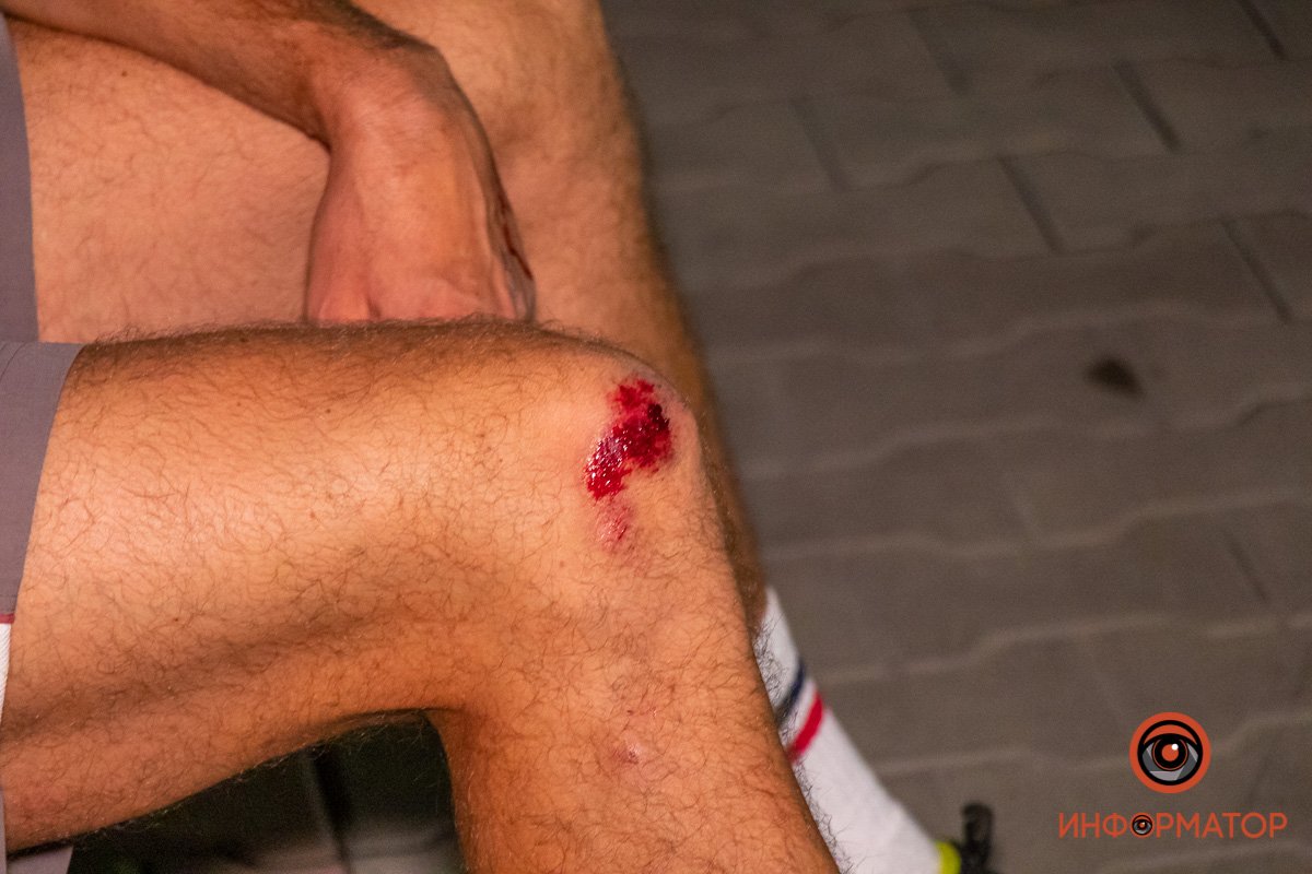 Медики оказали ему первую помощь Медики оказали ему первую помощь