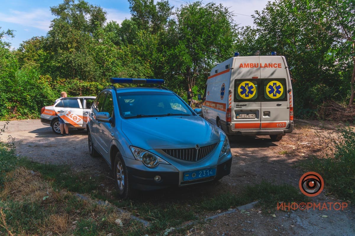 Помимо спасателей, к месту направили сотрудников полиции и медиков Помимо спасателей, к месту направили сотрудников полиции и медиков