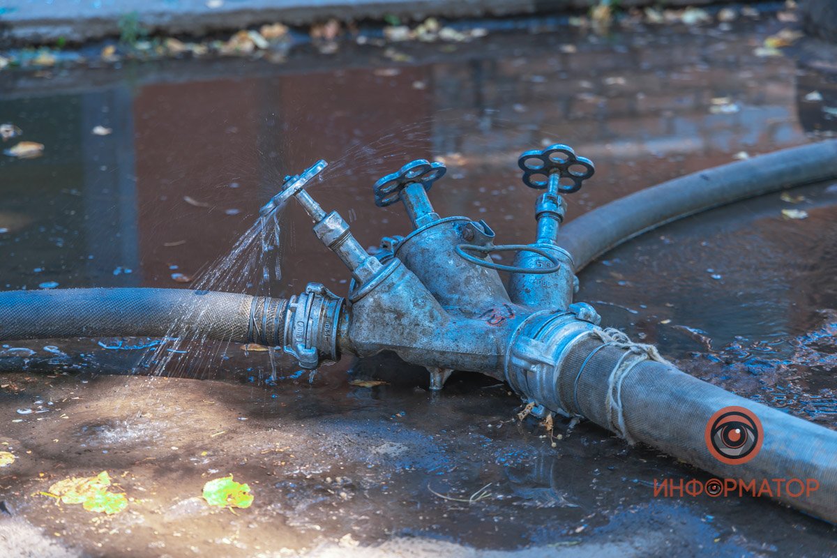 На борьбу с огнем у спасателей ушло около получаса На борьбу с огнем у спасателей ушло около получаса