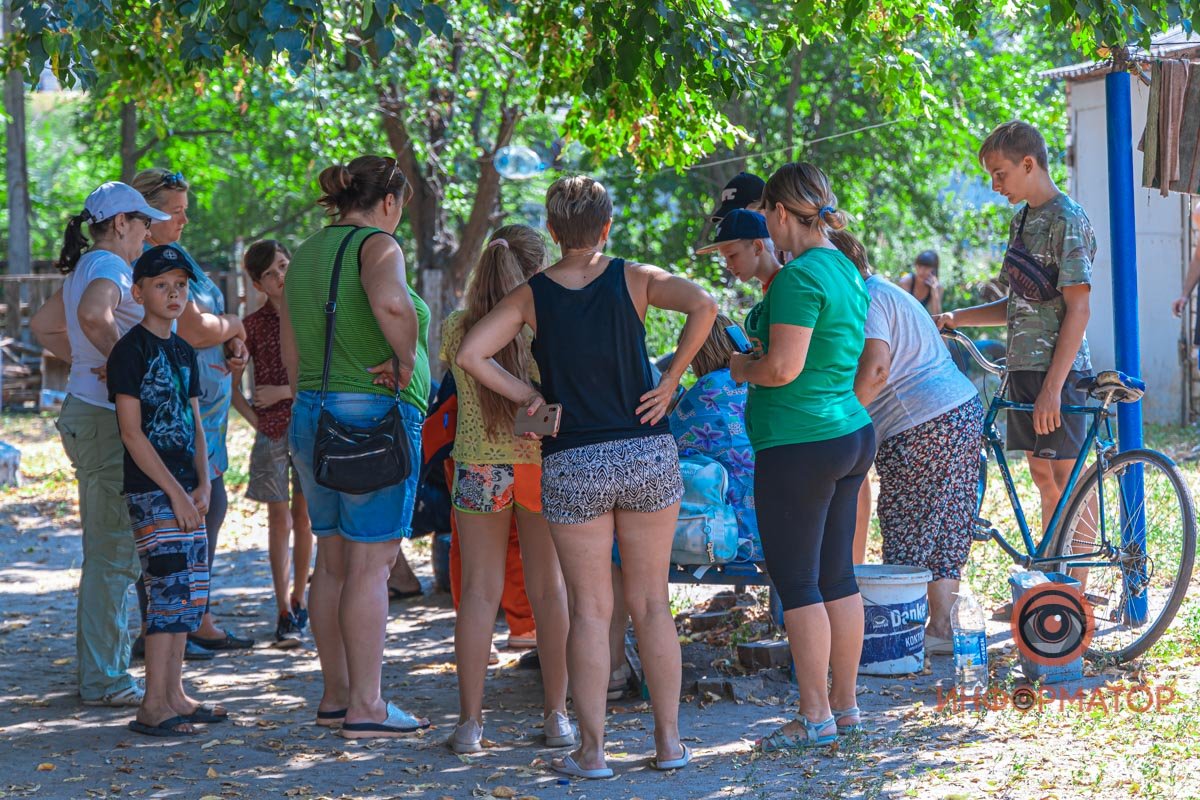 Медики оказали женщине первую помощь Медики оказали женщине первую помощь