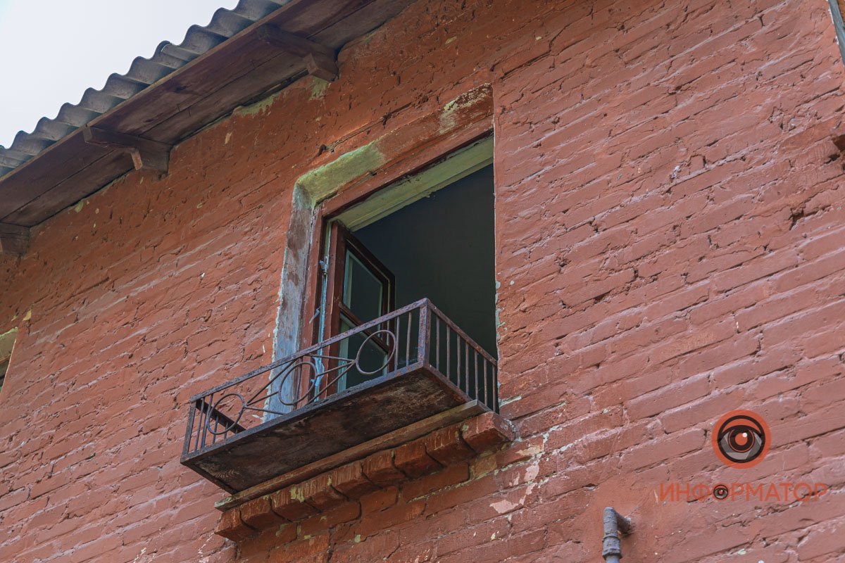 Со второго этажа спасатели спустили женщину, которая не смогла выйти на улицу из-за задымления Со второго этажа спасатели спустили женщину, которая не смогла выйти на улицу из-за задымления