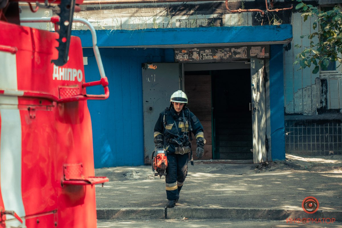 Спасатели убедились, что возгорание окончательно ликвидировано Спасатели убедились, что возгорание окончательно ликвидировано