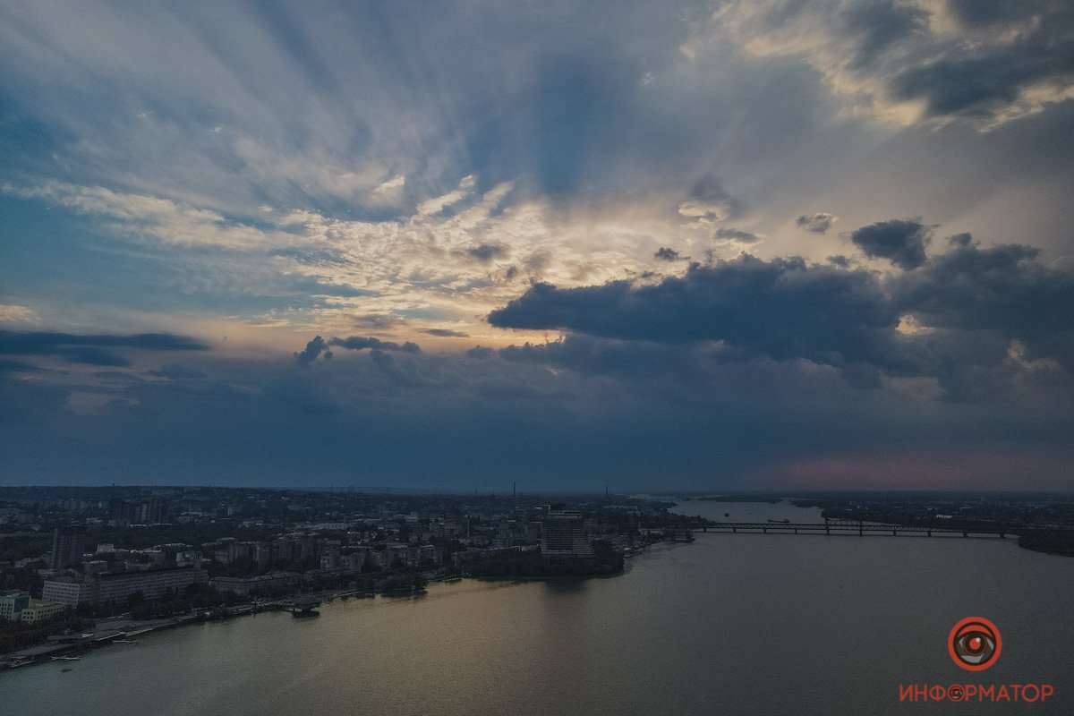 Смысл жизни не в том, чтобы ждать, когда закончится гроза, а в том, чтобы учиться танцевать под дождем Смысл жизни не в том, чтобы ждать, когда закончится гроза, а в том, чтобы учиться танцевать под дождем