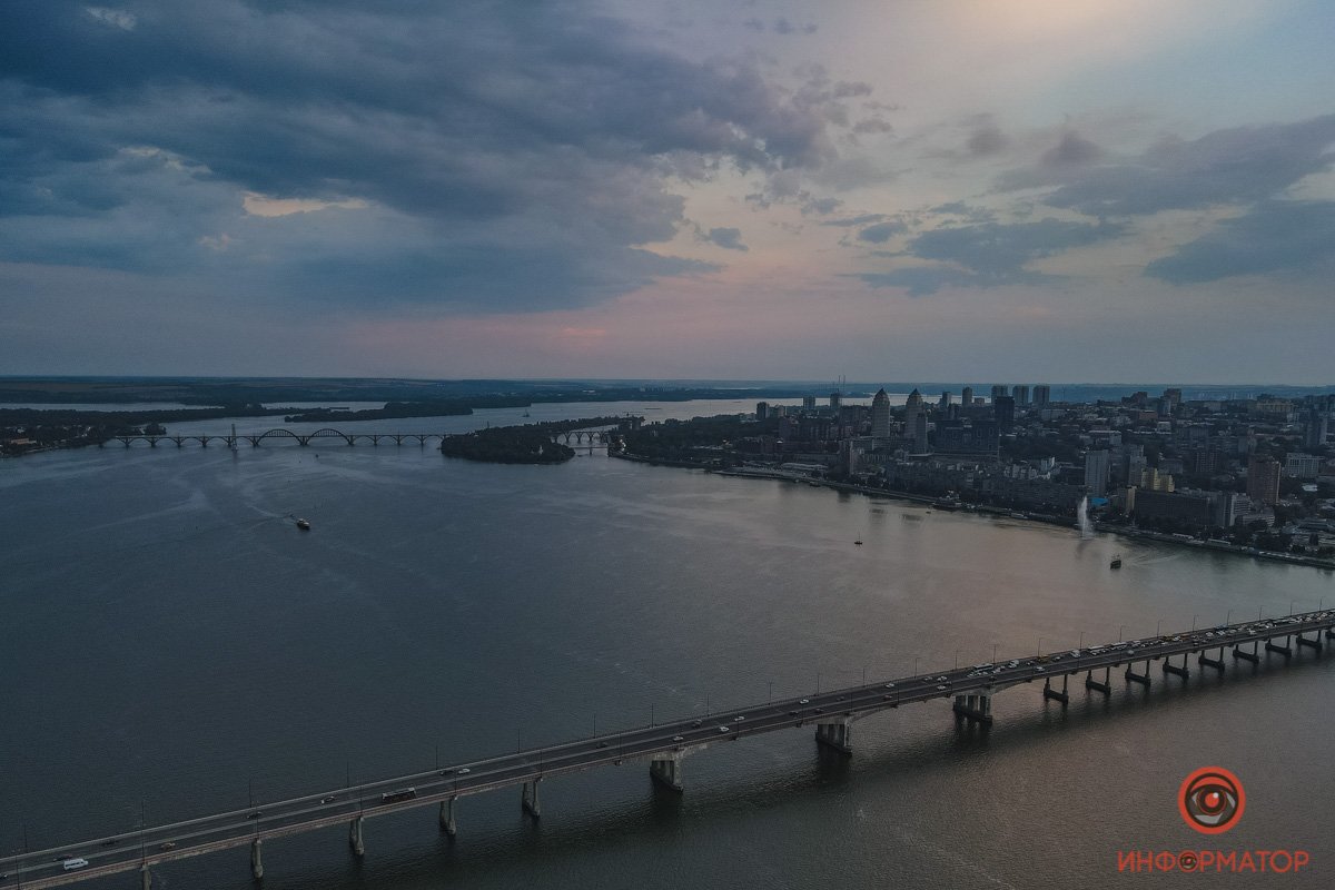 Когда думаешь, что на этой неделе больше не увидишь дождь, он так удивительно пахнет Когда думаешь, что на этой неделе больше не увидишь дождь, он так удивительно пахнет