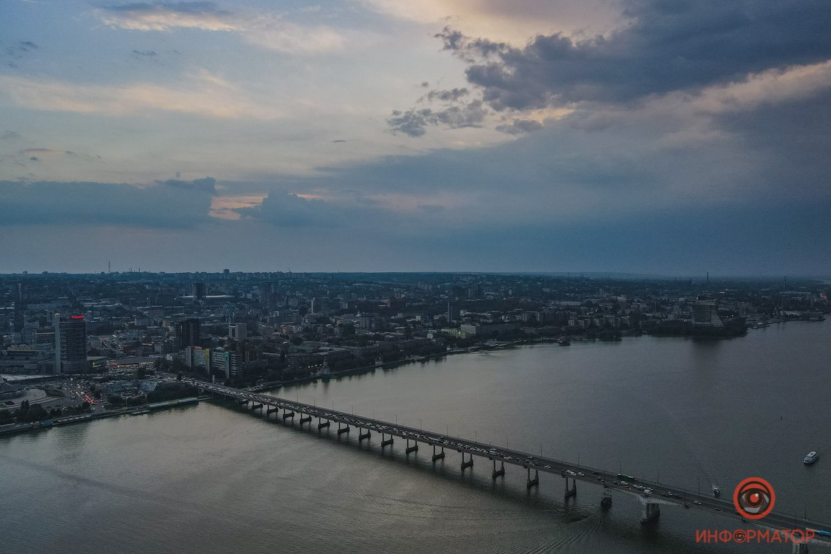 Не браните погоду — если бы она не менялась, девять человек из десяти не смогли бы начать ни одного разговора Не браните погоду — если бы она не менялась, девять человек из десяти не смогли бы начать ни одного разговора