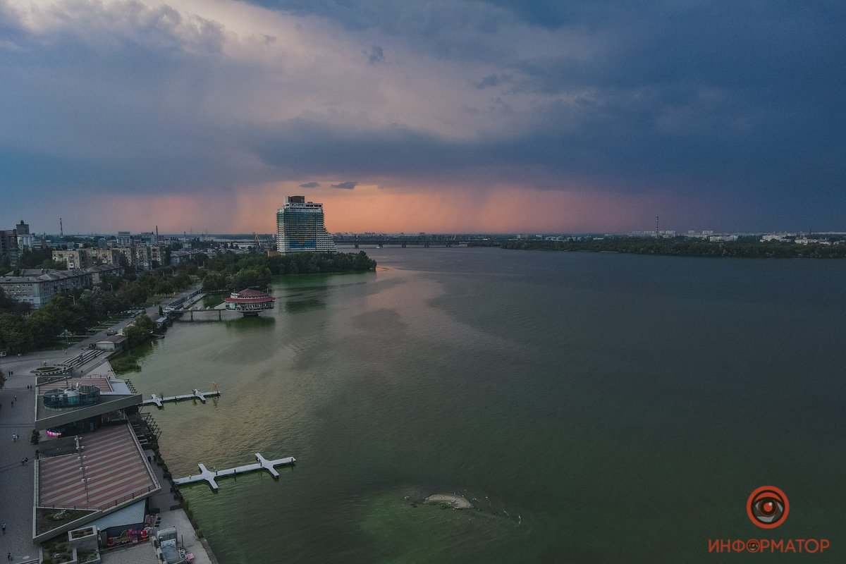 Надеемся, вы успели добежать до дома Надеемся, вы успели добежать до дома