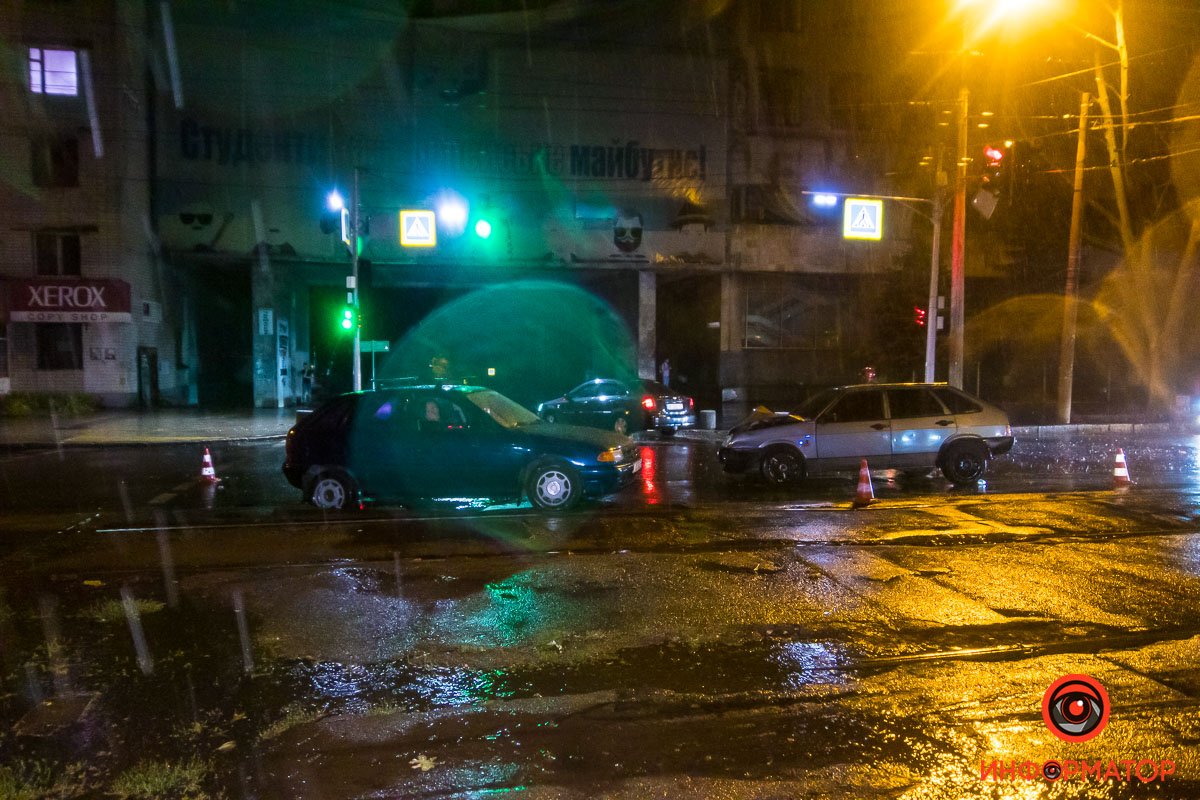 Авария произошла на перекрестке улицы Паторжинского и проспекта Гагарина Авария произошла на перекрестке улицы Паторжинского и проспекта Гагарина