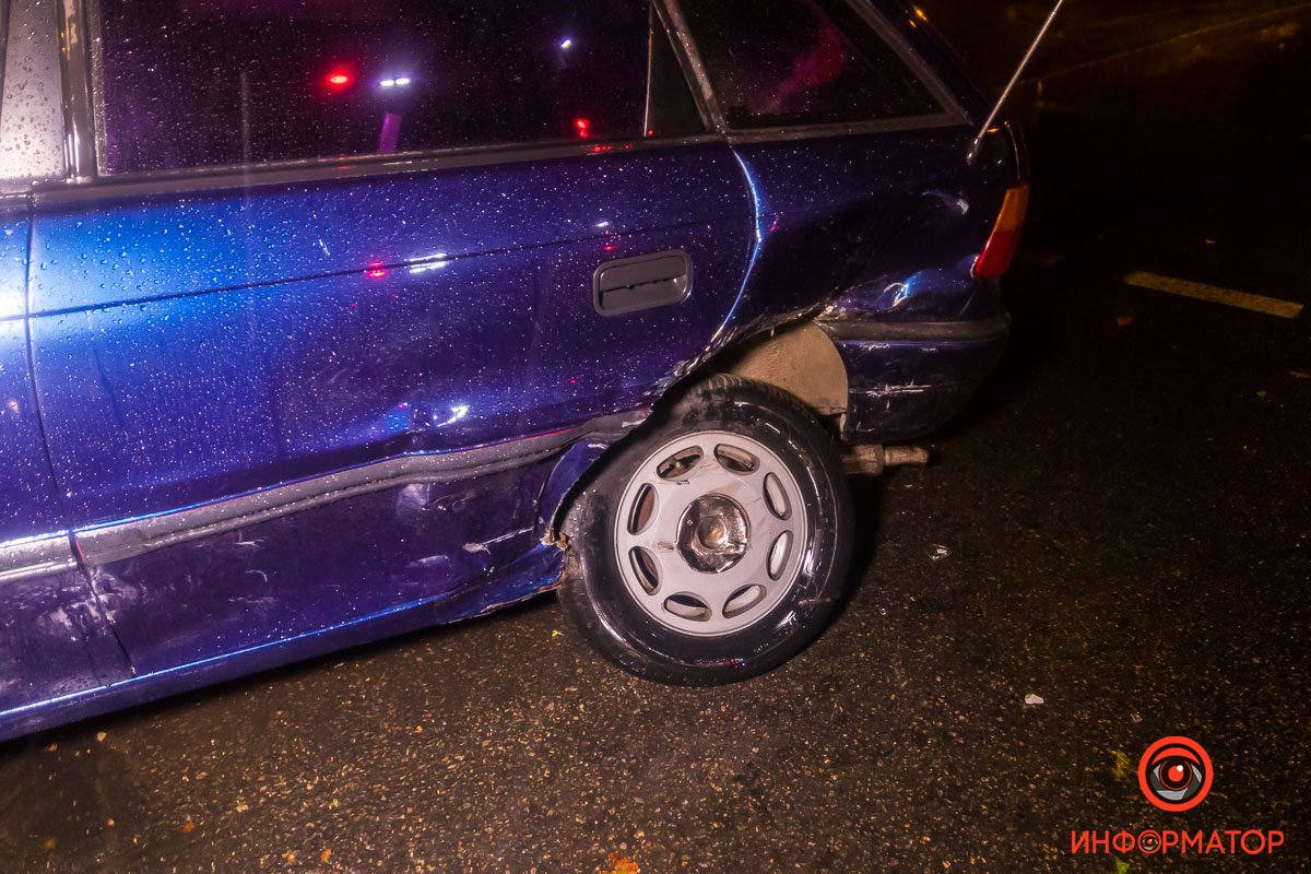 Opel двигался по улице Паторжинского в сторону центра Opel двигался по улице Паторжинского в сторону центра