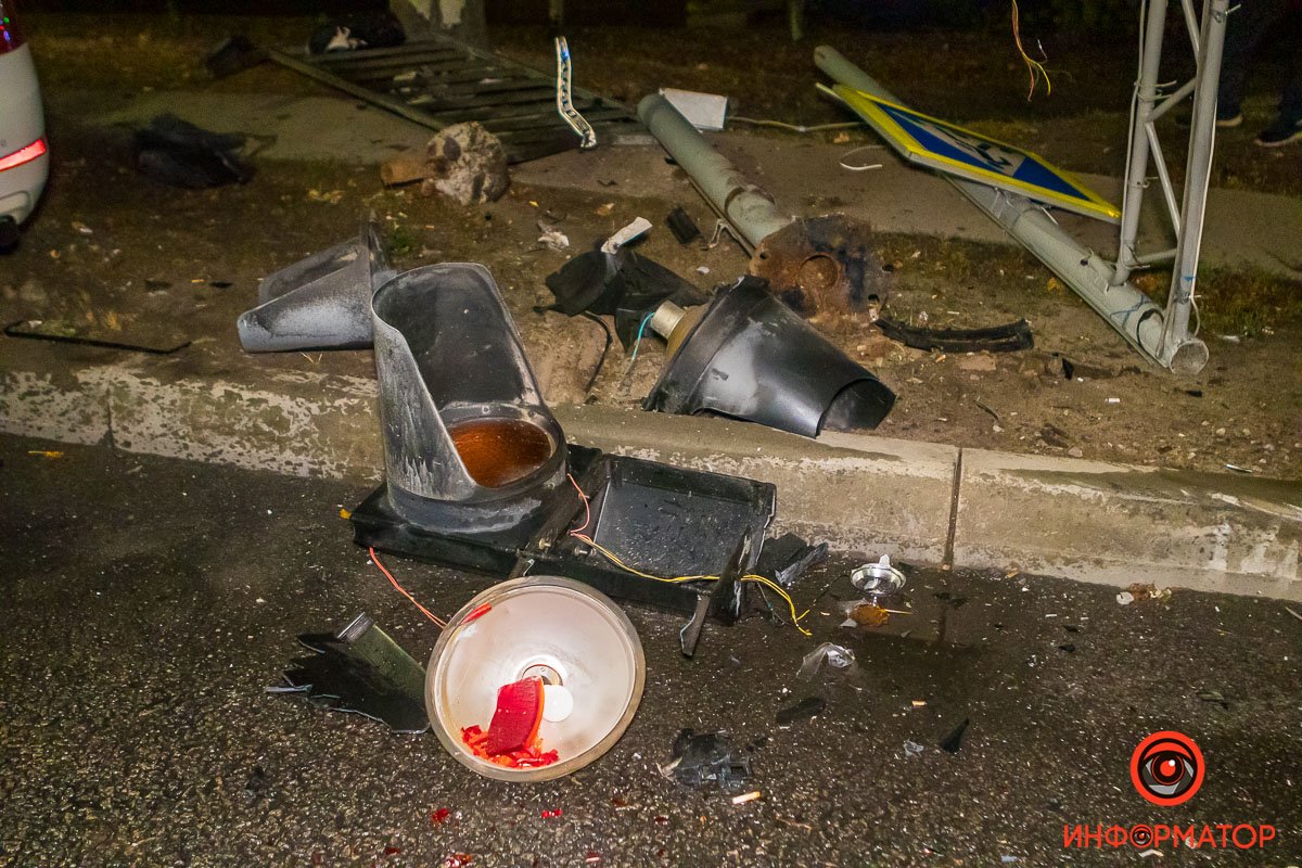 Теперь здесь нужен новый светофор Теперь здесь нужен новый светофор