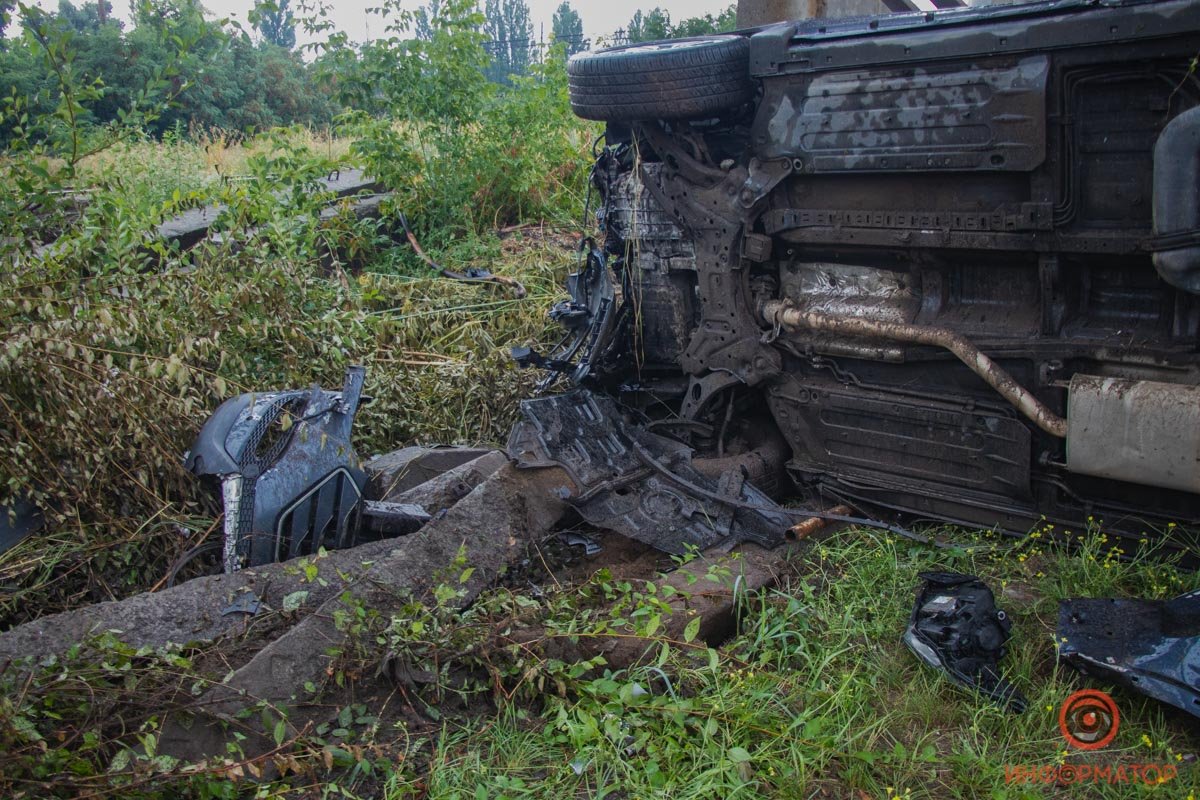 Предварительно, водитель пошел на обгон, но не справился с управлением Предварительно, водитель пошел на обгон, но не справился с управлением