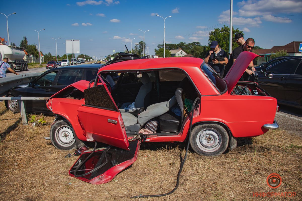 Столкнулись ВАЗ, BMW и Toyota Столкнулись ВАЗ, BMW и Toyota