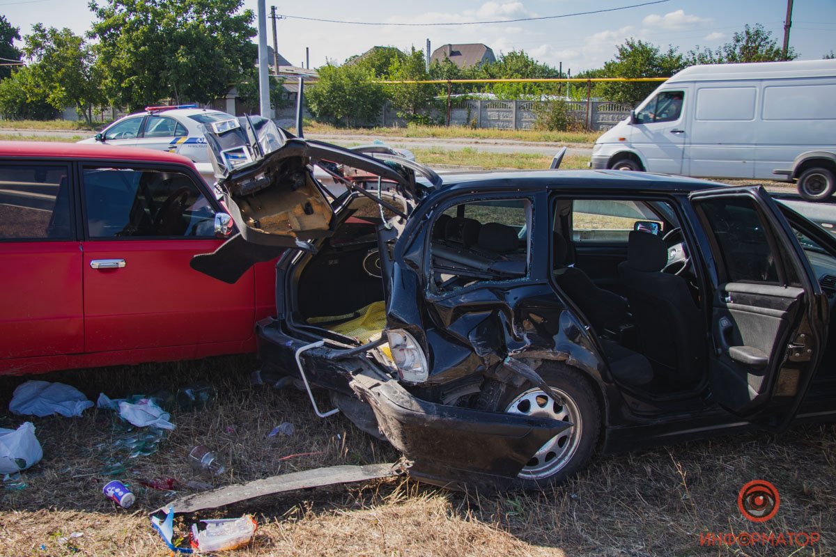 Две женщины, которые были в салоне BMW, также отказались от госпитализации Две женщины, которые были в салоне BMW, также отказались от госпитализации