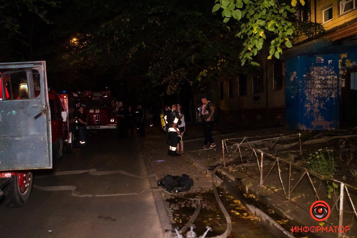 Спасатели эвакуировали жильцов Спасатели эвакуировали жильцов